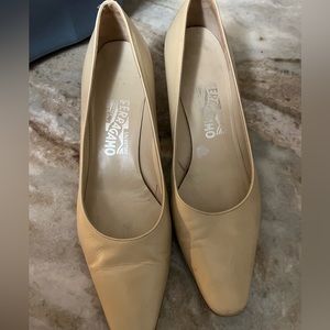 Vintage Salvatore Ferragamo Nude kitten heels